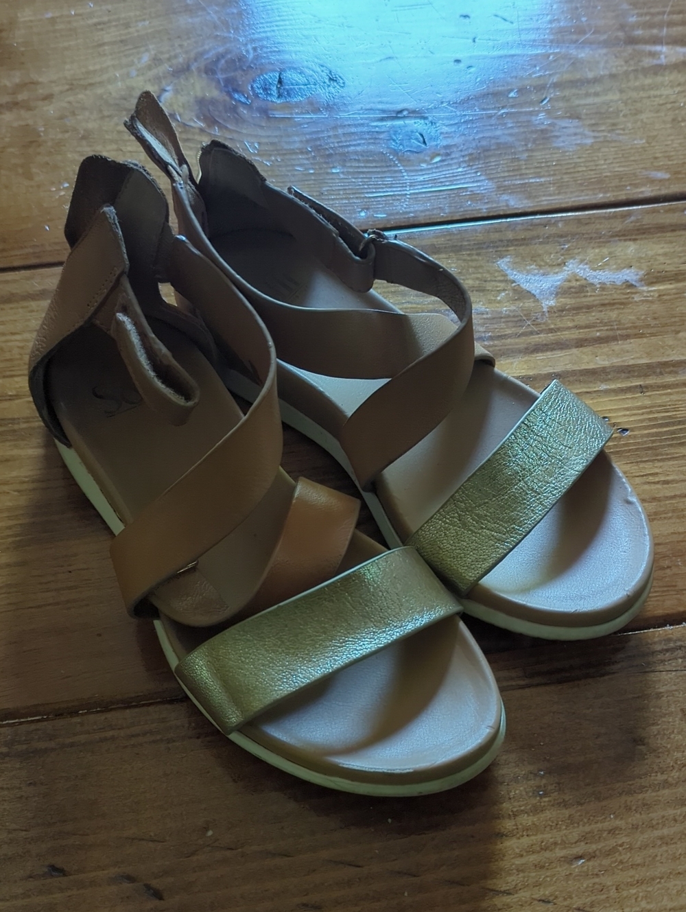 Sofft Gladiator Sandals Tan/Gold